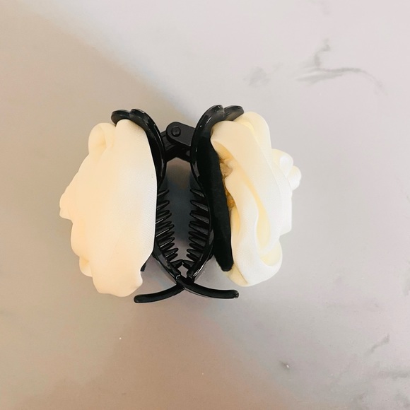 White Rose Ribbon Floral Clamp - Picture 4 of 5